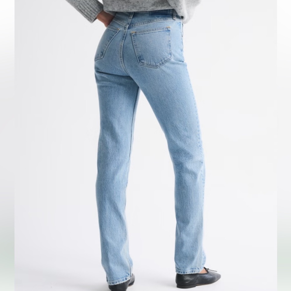 Abercrombie Ultra High Rise 90s Straight Jean Size 29/8R